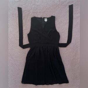 Elegant black sleeveless dress